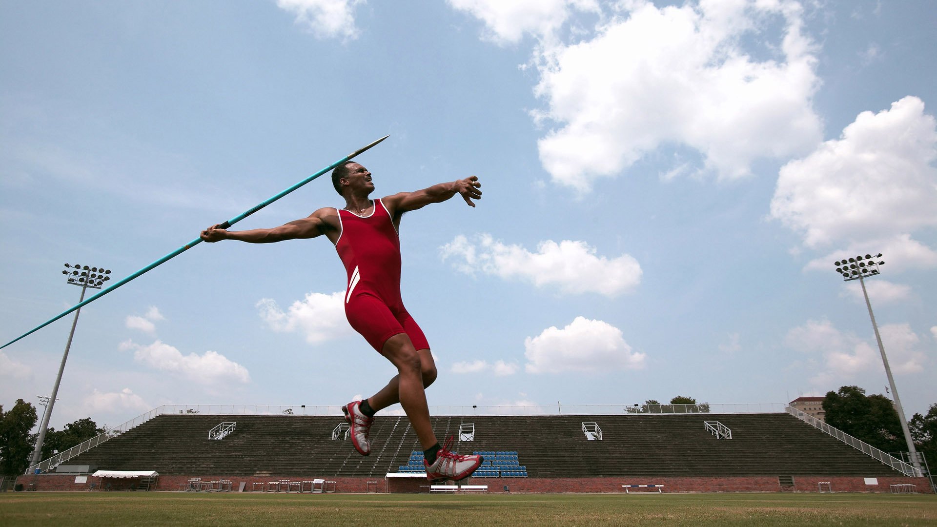 萨拉赫意外战胜RNG,出色防守引爆全场!上演精彩一战