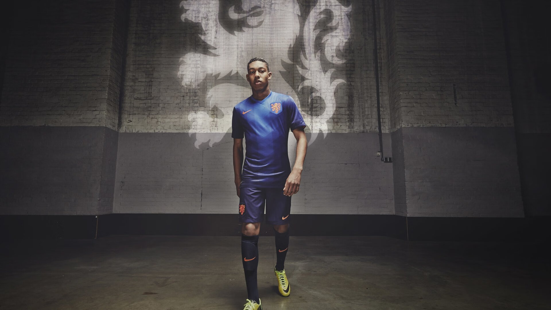 足球赛场焦点！克罗地亚队对阵日本队，老将回归赛场，再度燃起斗志