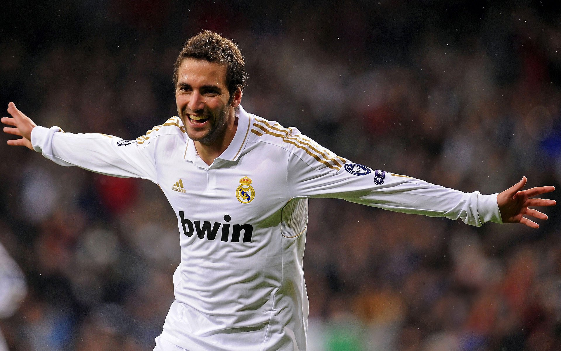 足协杯转会风云：纽约尼克斯盯上锋线强援，奥斯梅恩或成交易筹码